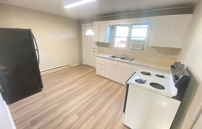 Remodeled 2 Bedroom 1 Bathroom in Downtown Landis