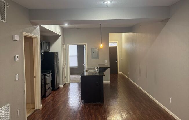 2 beds, 2 baths, $1,150, Unit Walnut A202