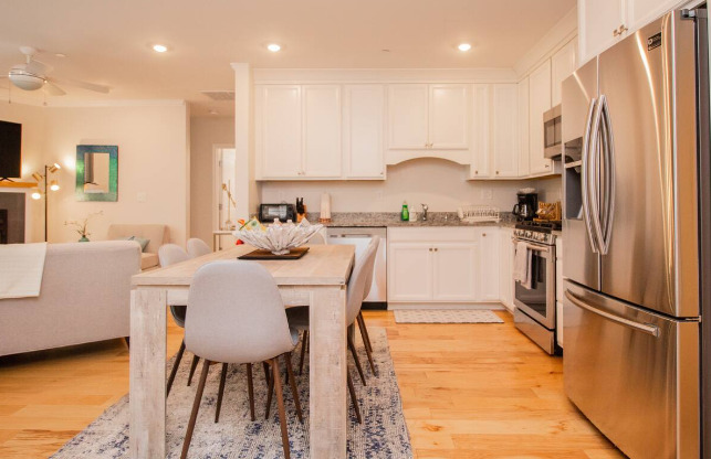 2 beds, 2 baths, 1,000 sqft, $6,995, Unit 3