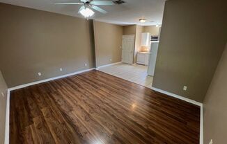 2 beds, 1 bath, 950 sqft, $850, Unit 13