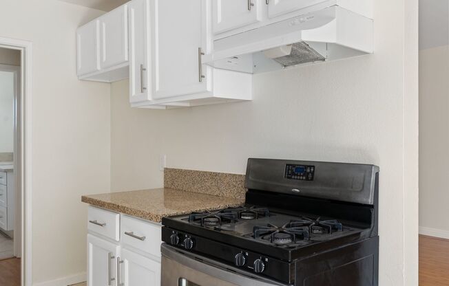 1 bed, 1 bath, 614 sqft, $1,595, Unit 14