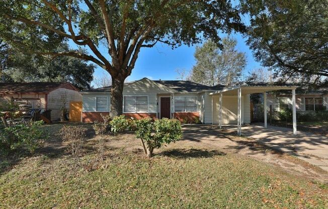 Charming 3 Bedroom Home in Central Houston!