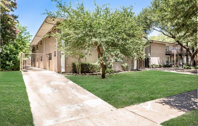 2 Bedroom, 2 Bath Apartment in Munger Place!