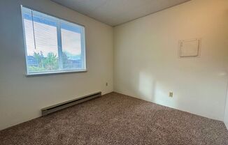 3 beds, 1 bath, $1,695, Unit 4