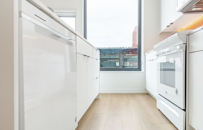 1 bed, 1 bath, 611 sqft, $1,595, Unit N-401