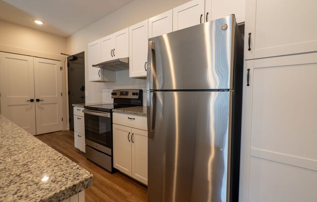 1 bed, 1 bath, 579 sqft, $1,400, Unit 24