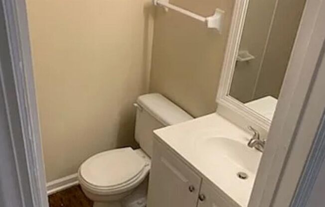 Freshly Renovated 3BR Condo Steps from UNCC & Transit