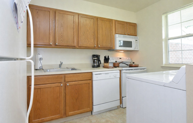 2 beds, 1 bath, 1,173 sqft, $1,745, Unit M10