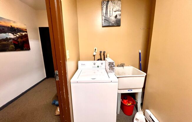 2 beds, 1 bath, $1,495, Unit 3B