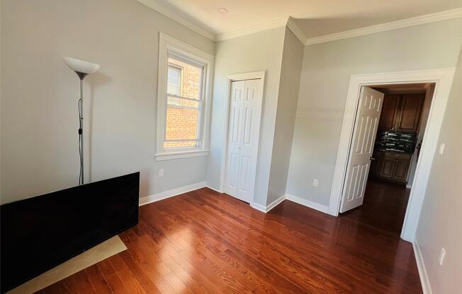 2 beds, 1 bath, 665 sqft, $3,000, Unit 2R