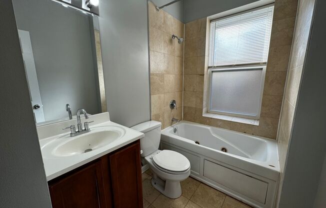 2 beds, 1 bath, $1,650, Unit 4720 #3E