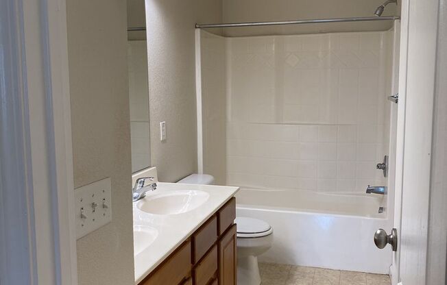 3 beds, 2.5 baths, $2,675, Unit #3014