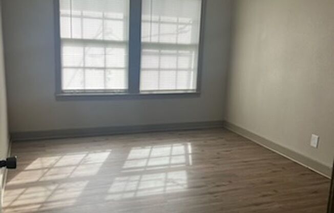 2 beds, 1 bath, 850 sqft, $1,100, Unit 707