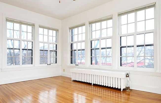 2 beds, 1 bath, 816 sqft, $1,320, Unit 24 - 215