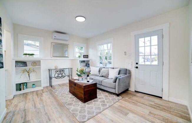 2 Bed, 1 Bath House in North Park!