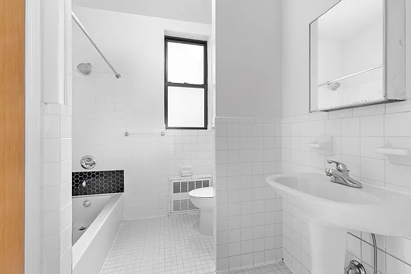 105 W 136 ST