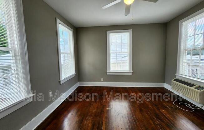 1413 E 42 ST