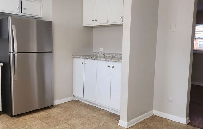 2 beds, 1 bath, $900, Unit #1