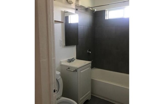 1150 W 88th St