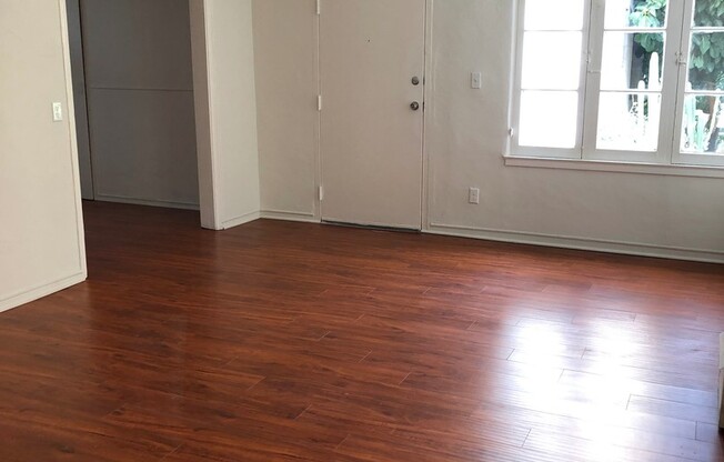 1131-33 LODI PLACE