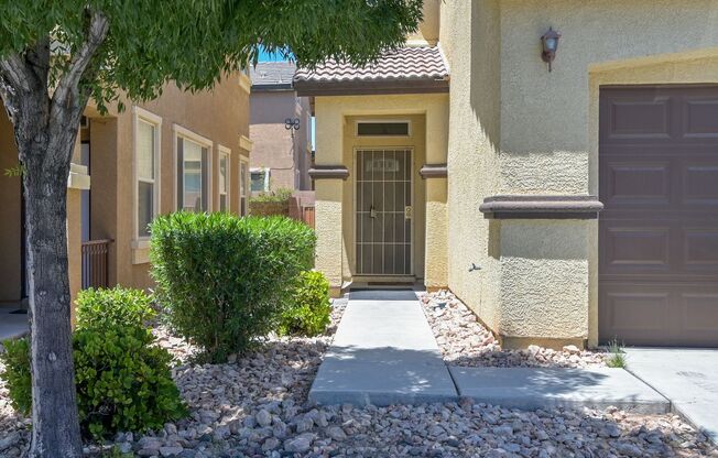 NW 3 bedroom!! Community Pool!! Playground and Park!! All Appliances!! Ceiling Fans through-out!!!