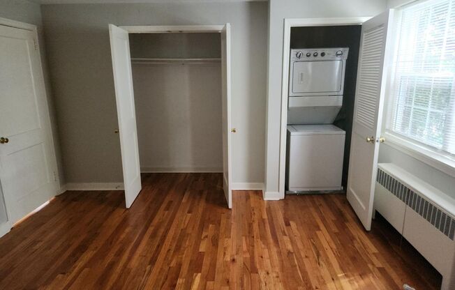 2 beds, 1 bath, 897 sqft, $2,335, Unit A-17