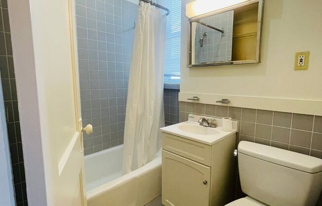 2 beds, 1 bath, 587 sqft, $2,900, Unit 14P-3