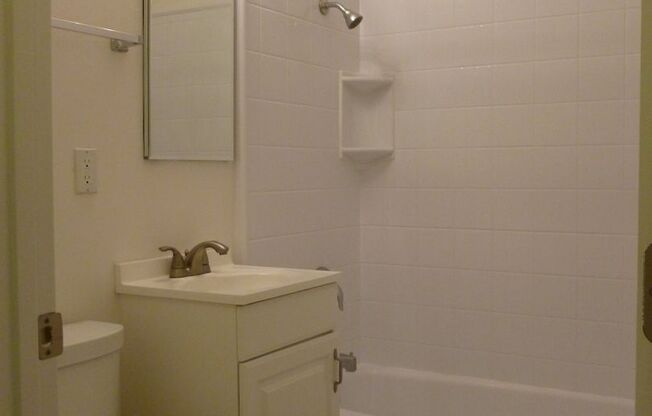 1 bed, 1 bath, 600 sqft, $1,995, Unit Unit 2