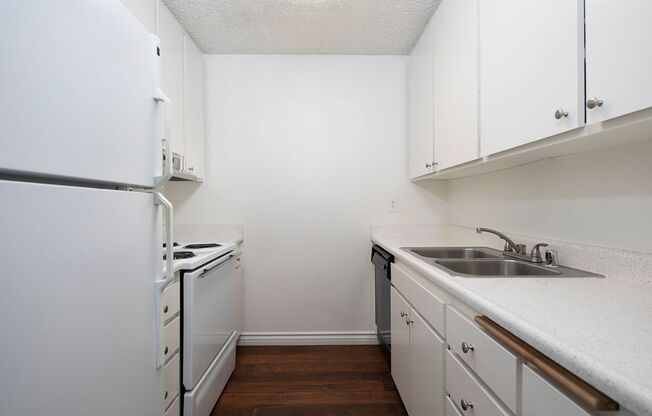 1 bed, 1 bath, 690 sqft, $1,850, Unit 025