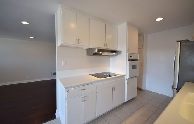 **Beautiful & Spacious 2 Bedroom 2 Bathroom Culver City Condo!!**