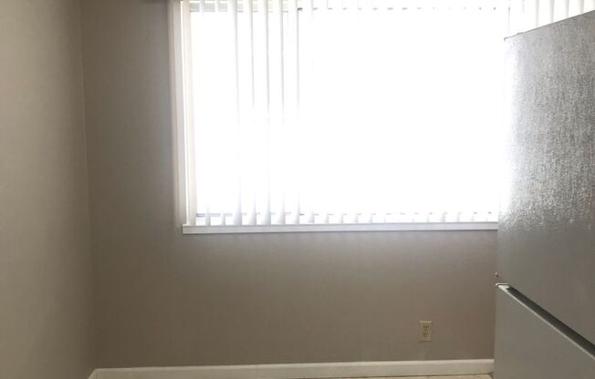 Desirable Midtown Neighborhood Apartment Available Now
