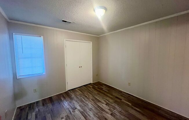 2 beds, 1 bath, 750 sqft, $1,125, Unit B