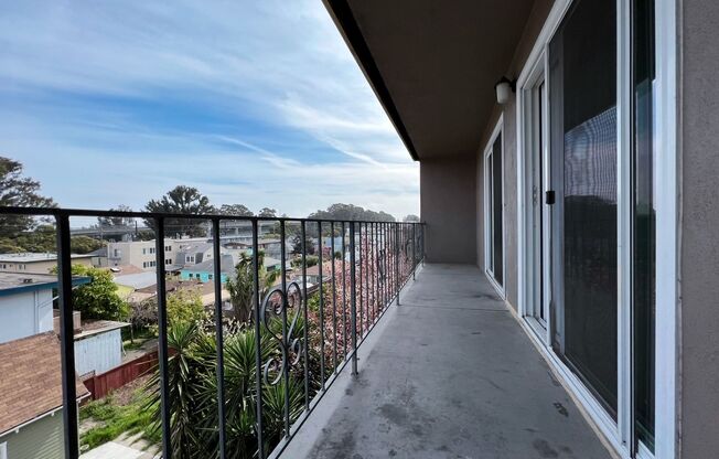 San Luis Ave.