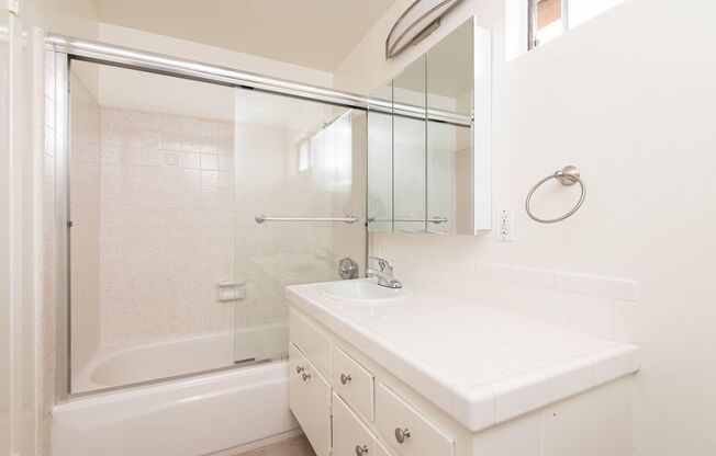 3 beds, 1.5 baths, 1,030 sqft, $3,650, Unit 11