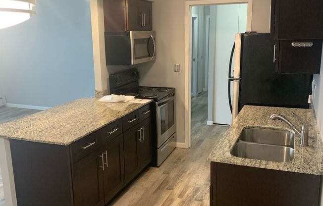 2 beds, 1.5 baths, 910 sqft, $1,629, Unit 214