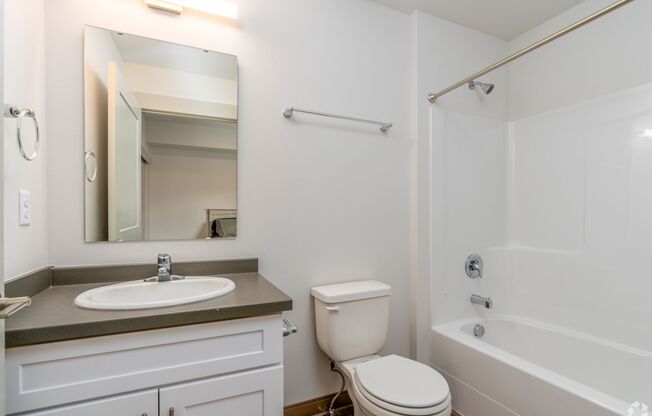 3 beds, 3 baths, 1,086 sqft, $1,882, Unit 2212