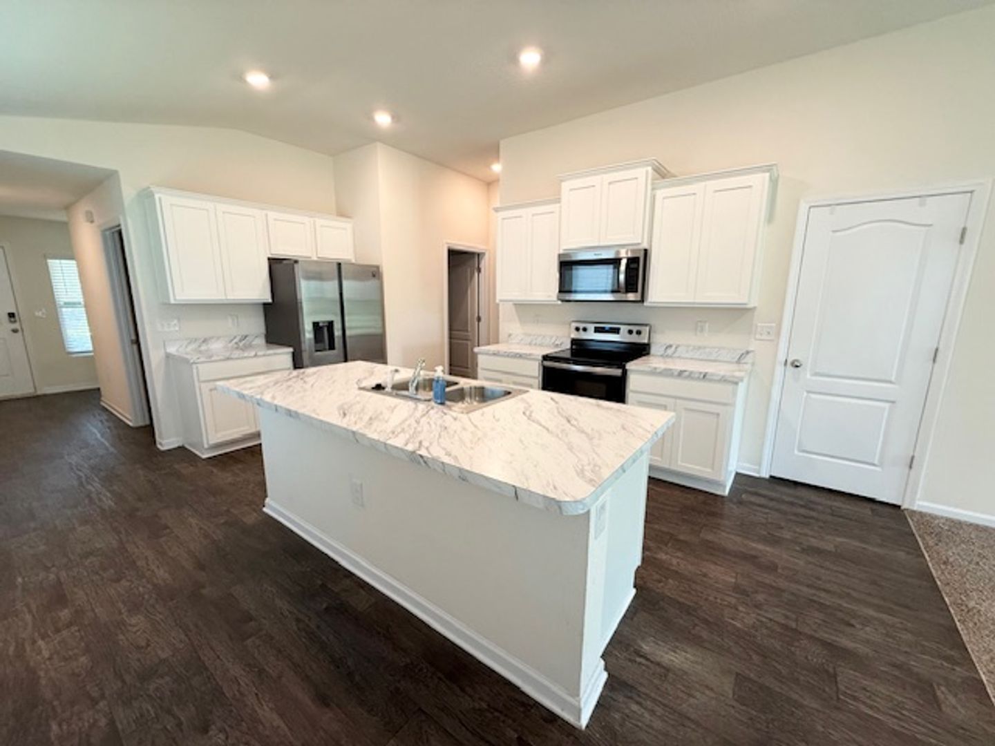 Charming 3 Bedroom, 2 Bath Home for Rent in Meadow Walk – Southside Jacksonville!