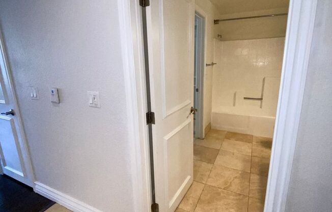 1 bed, 1 bath, $1,700, Unit 316