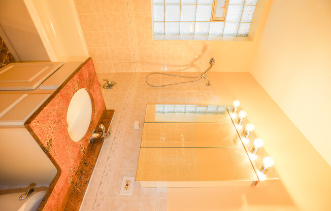 2136 W. Chicago Avenue, Unit 3R