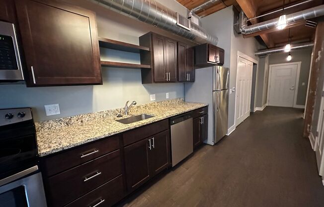 1 bed, 1 bath, 585 sqft, $1,600, Unit 323