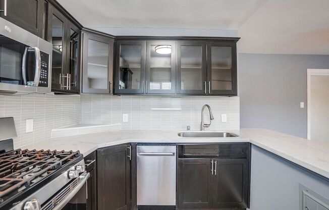 Studio, 1 bath, 300 sqft, $1,550, Unit 01