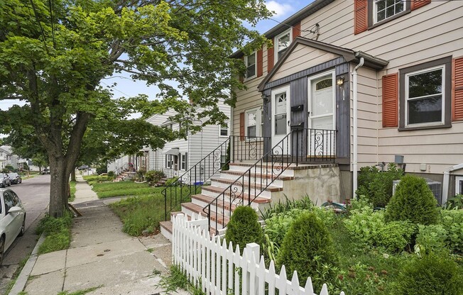 37 REGENT RD