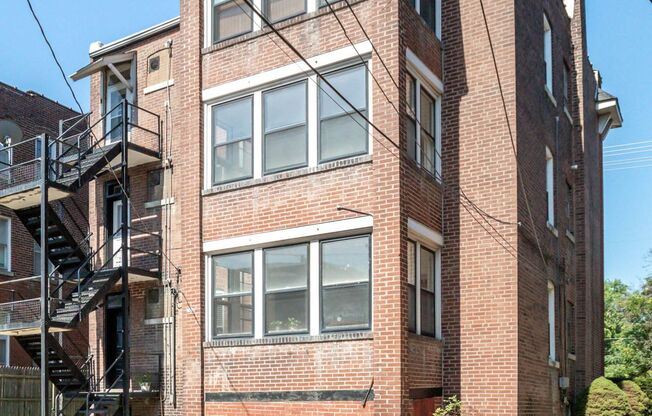 762 Kingsland