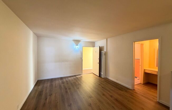 3732-3744 Grand