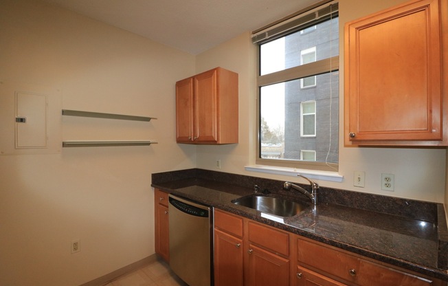 1 bed, 1 bath, $2,250, Unit #418