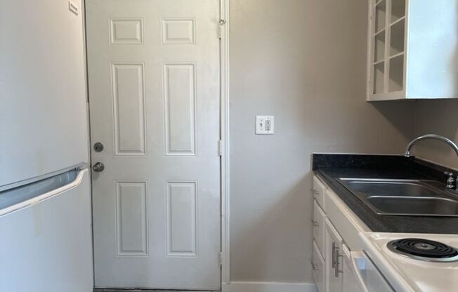 2 beds, 1 bath, $1,000