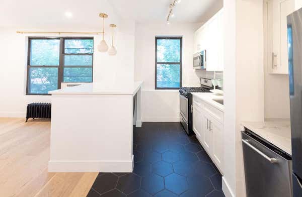 2031 BEDFORD AVE