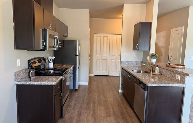 2 beds, 2 baths, $1,725, Unit 136