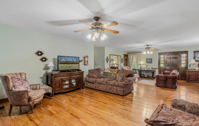 1431 CHAMBERS RD