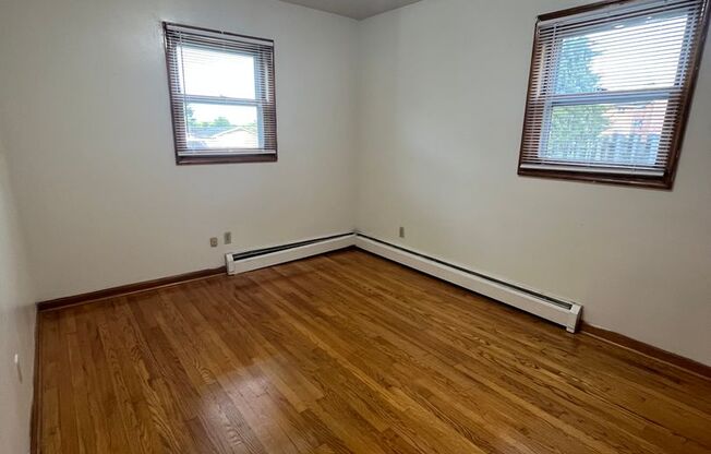 2 beds, 1 bath, 903 sqft, $1,290, Unit D-3